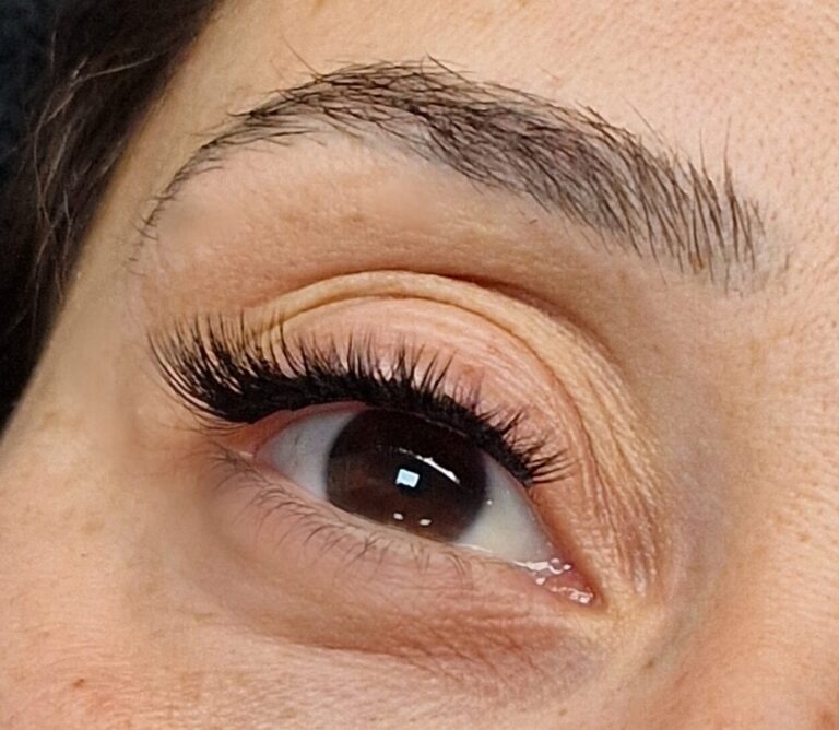 Tape-in Lashes behandeling